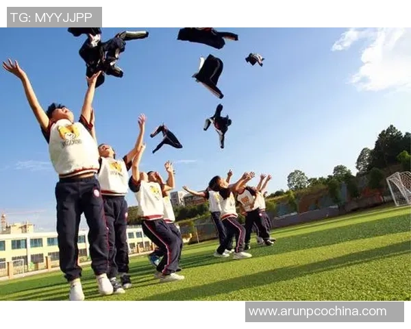 二年级小朋友们的足球梦与快乐时光的精彩故事